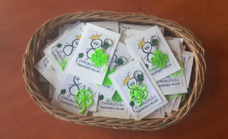 Przygotowywanie upominków dla ósmoklasistów - praca z długopisami 3D